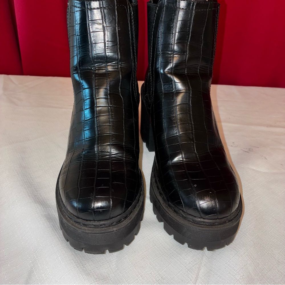 🔥🔥 Truffle Collection Black Croc Ankle Bootie Boots